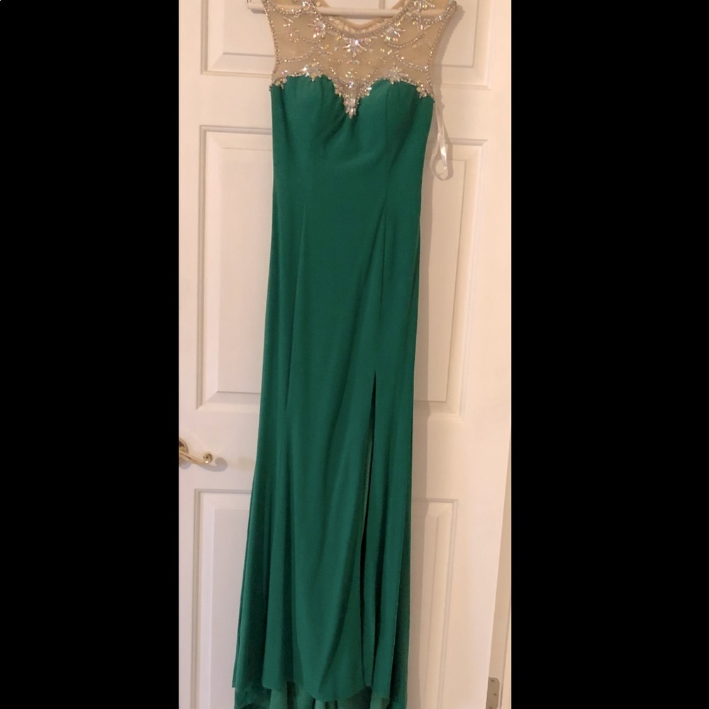 Beautiful emerald green prom dress!